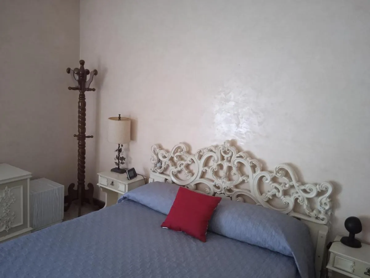 White Room, Stanza Matrimoniale In Zona Centrale Syracuse Italia